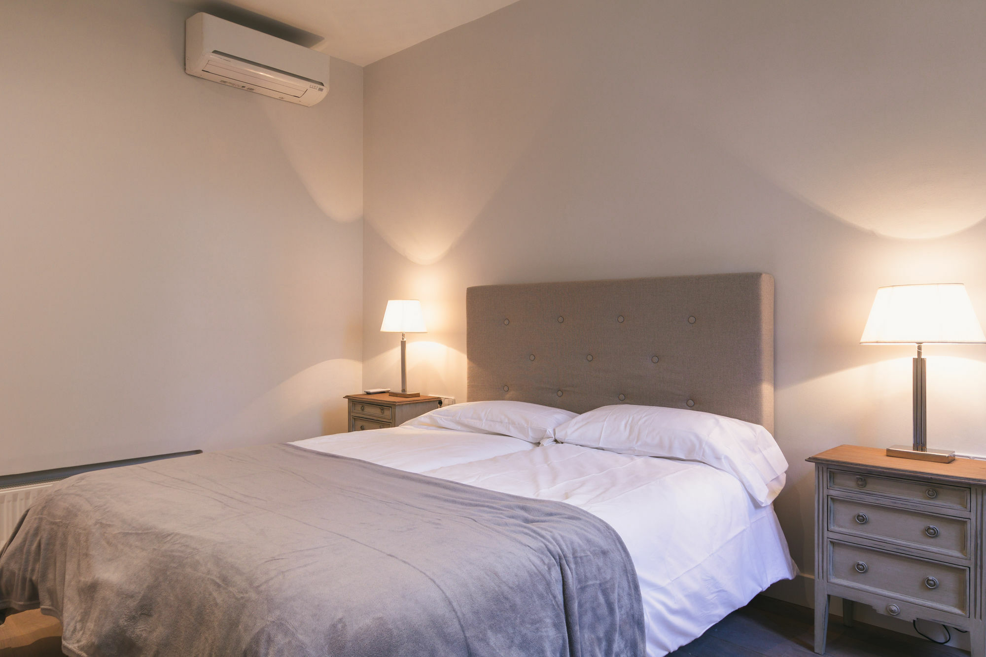 Pyr Select Plaza Santa Ana Apartment Madrid Exterior photo